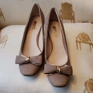 Louise et Cie Classy Pump